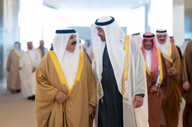 استقبله محمد بن زايد.. ملك البحرين يصل إلى أبوظبي في زيارة خاصة