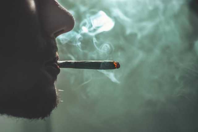 «استئناف دبي» تؤيد سجن آسيوي وصديقته 10 سنوات