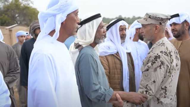 رئيس أركان القوات المسلحة يؤدي صلاة الجنازة على جثمان الشهيد محمد الشامسي