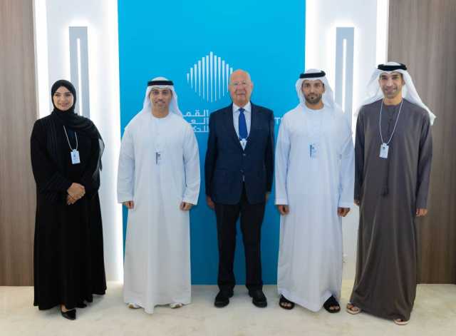 وزراء إماراتيون يبحثون مع شواب التحولات التكنولوجية