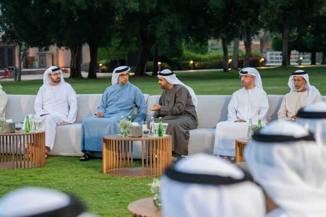 فيديو | منصور بن زايد يشارك موظفي ديوان الرئاسة الإفطار الرمضاني في قصر الإمارات
