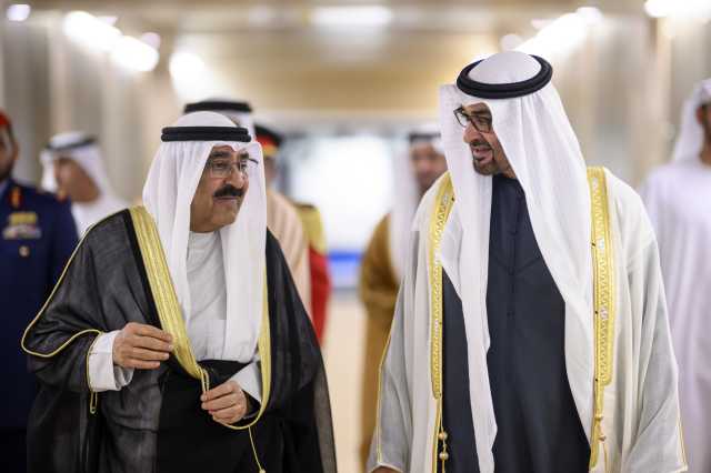بمراسم رسمية.. محمد بن زايد يستقبل أمير الكويت في قصر الوطن