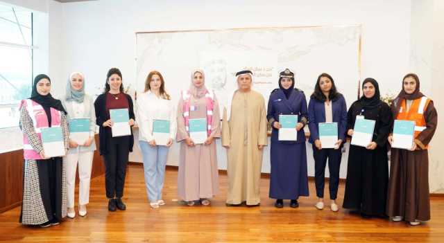 مطر الطاير يكرم موظفات متميزات بـ «طرق دبي»