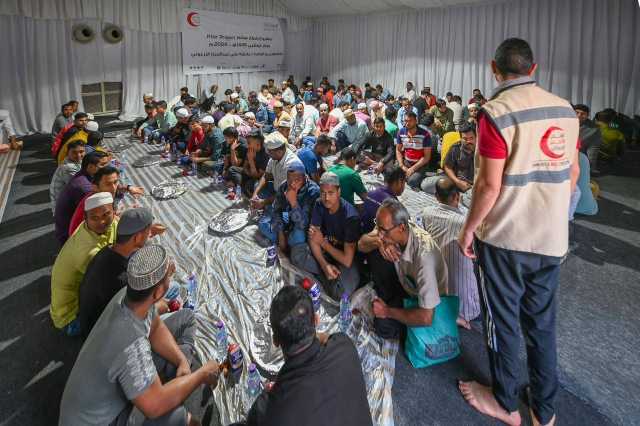 إقبال لافت على خيم إفطار صائم في أبوظبي