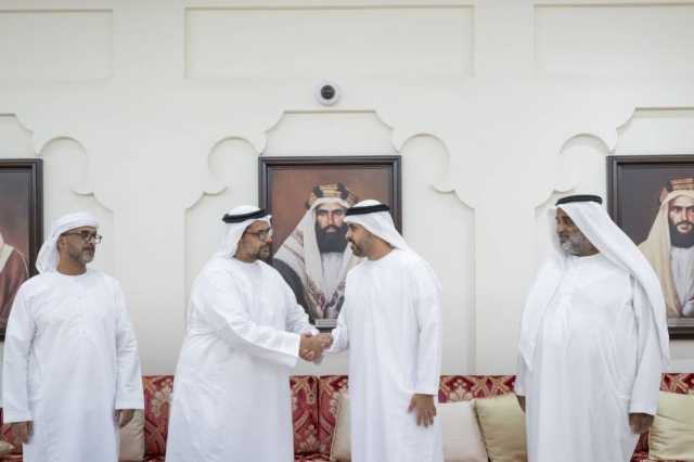 ذياب بن محمد بن زايد يقدم واجب العزاء في وفاة شيخة محمد المهيري