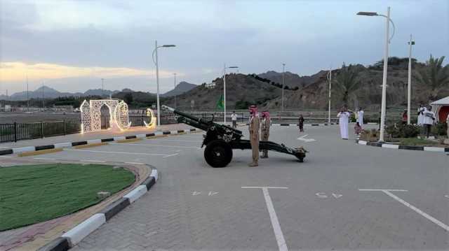 مدفع شرطة دبي يجمع أهالي منطقة حتا في أجواء رمضانية دينية