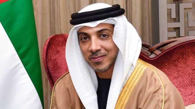منصور بن زايد يشهد منافسات سباقات الهجن العربية على سيف رئيس الدولة