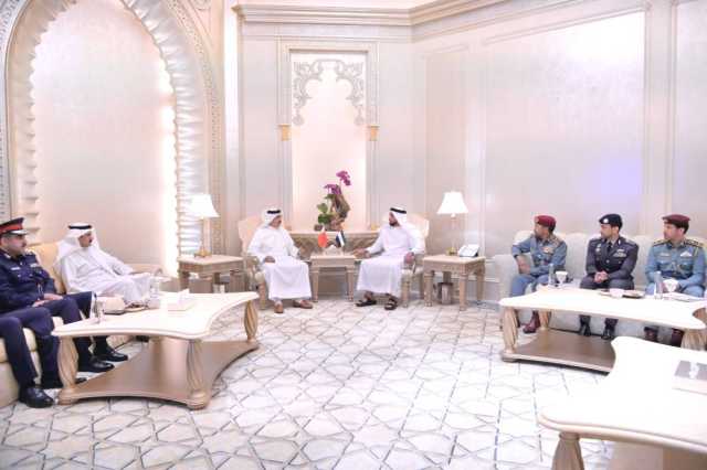 سيف بن زايد يستعرض مع وزير الداخلية البحريني العلاقات الأخوية