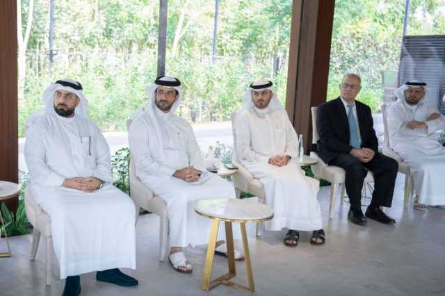سلطان بن أحمد يطلق جائزة «تميّز»