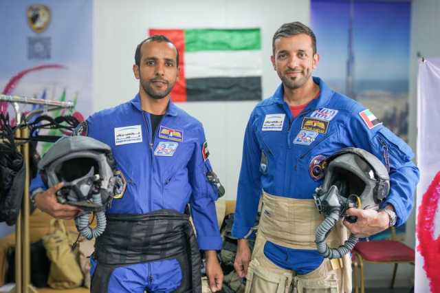 النيادي والمنصوري يشاركان في عرض جوي مع فريق «فرسان الإمارات»
