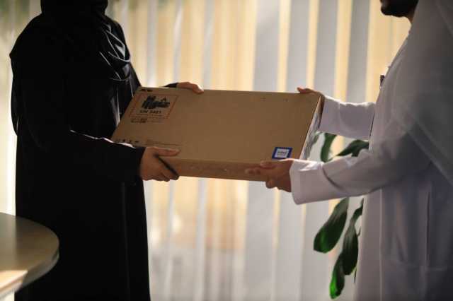 أجهزة تعليمية للطلبة الأيتام في «الشارقة للتمكين»