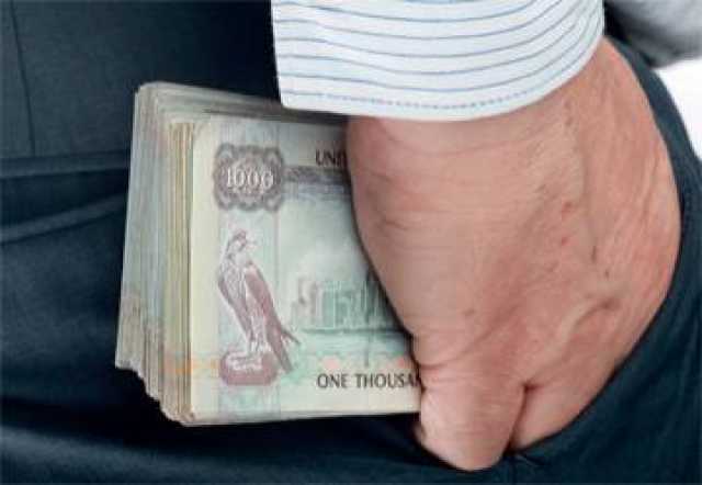 موظف يختلس 73 ألف درهم من مؤسسة يعمل فيها