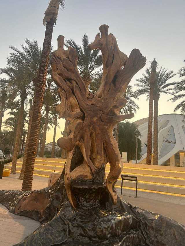 «عرش السلام».. شجرة تجسد الاستدامة في «كوب 28»