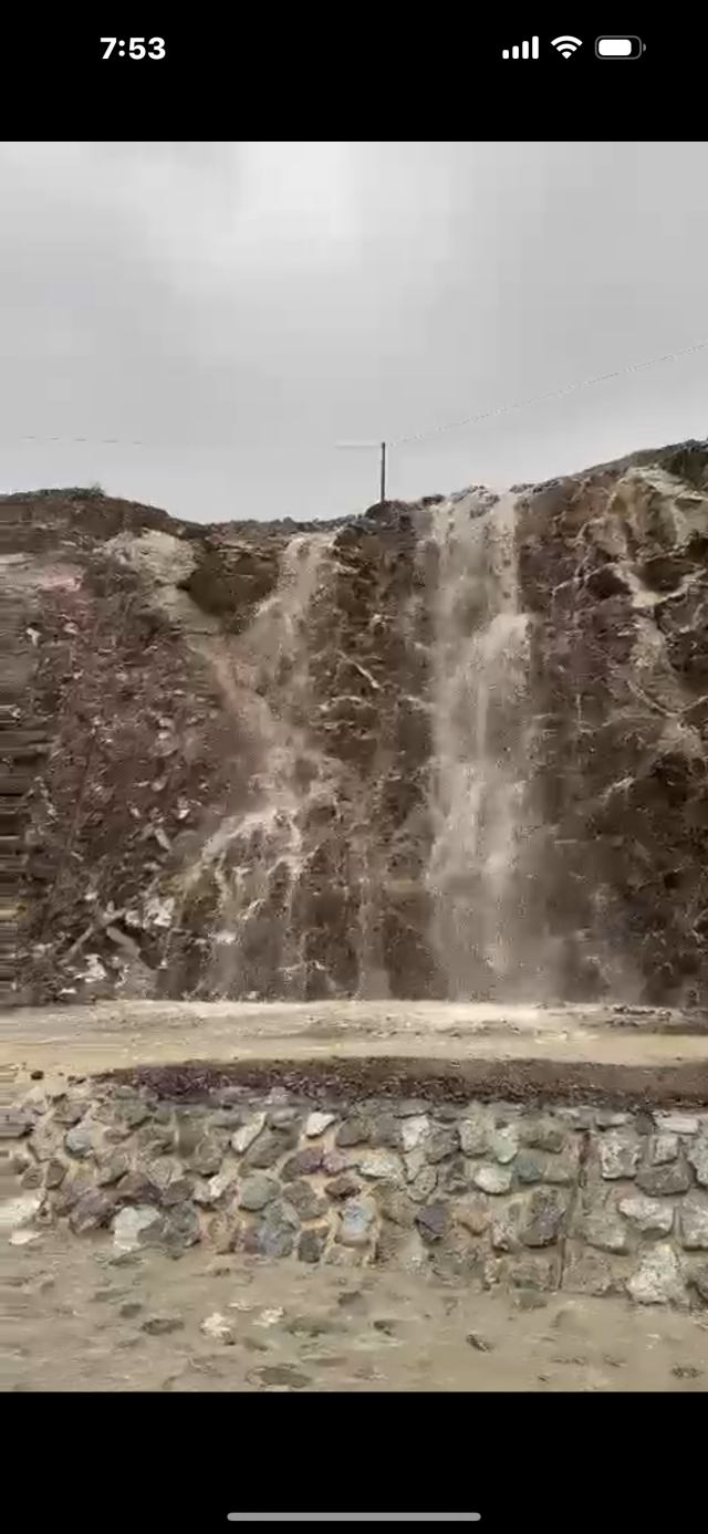 أمطار غزيرة وجريان أودية جنوب رأس الخيمة