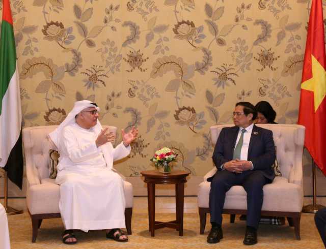 العور يبحث مع رئيس وزراء فيتنام آفاق التعاون