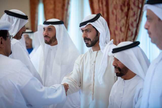 خليفة بن طحنون يعزي في وفاة هلال علي الظاهري