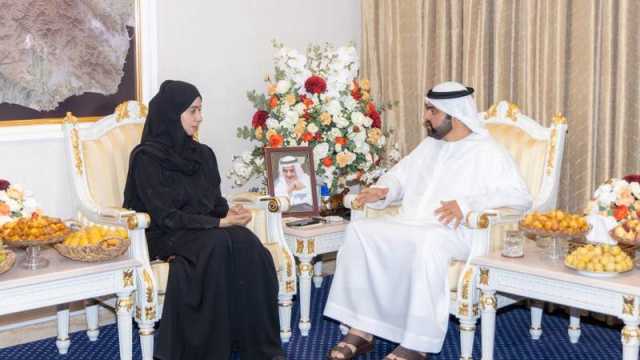 محمد بن حمد يطلع على خطط وأنشطة مركز الفجيرة الإبداعي