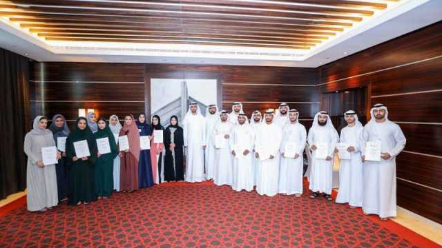 تخريج 20 سفيراً للاستدامة من موظفي «ديوا» الشباب