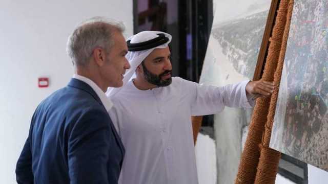 قنصل الدنمارك يتفقد تطوير منطقة قدفع ضمن مشاريع «قرى الإمارات»