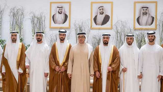 منصور بن زايد يحضر حفل زفاف عدد من المواطنين