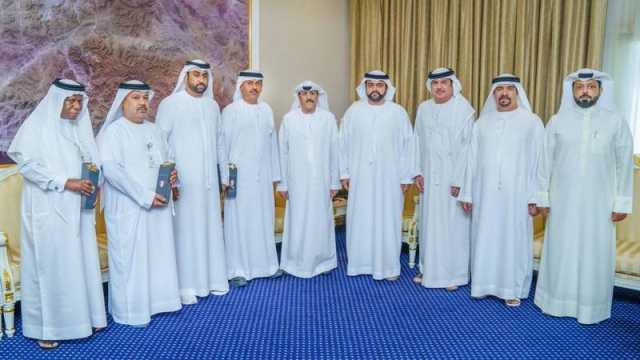 محمد الشرقي يؤكد أهمية تطوير منظومة الأداء في الدوائر والمؤسسات بالفجيرة