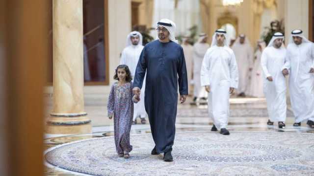 محمد بن زايد يستقبل المواطنين في برزة قصر البحر