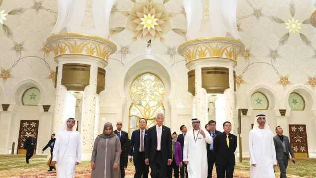 رئيس وزراء سنغافورة يزور جامع الشيخ زايد الكبير في أبوظبي