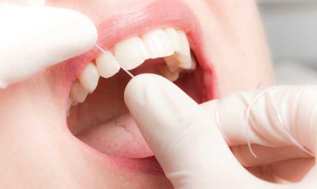منها استعمال خيط الأسنان.. 8 أسرار تجعلك أصغر