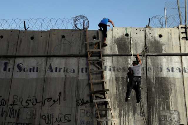 عبر الجدار إلى المجهول.. مغامرات عمال الضفة على أطراف القدس