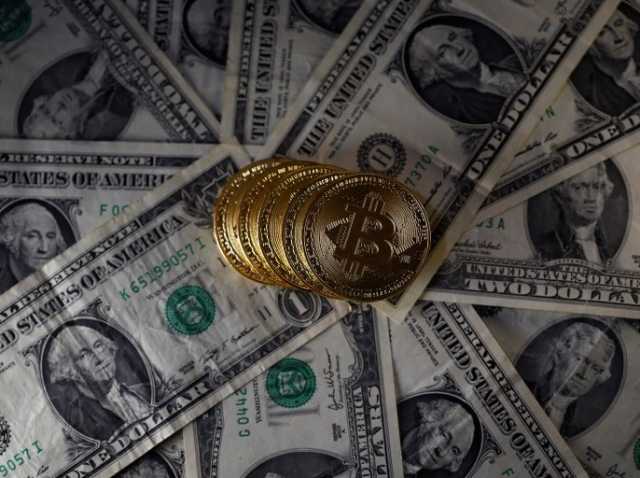 بتكوين تتراجع 20% منذ إطلاق صناديقها الاستثمارية المتداولة