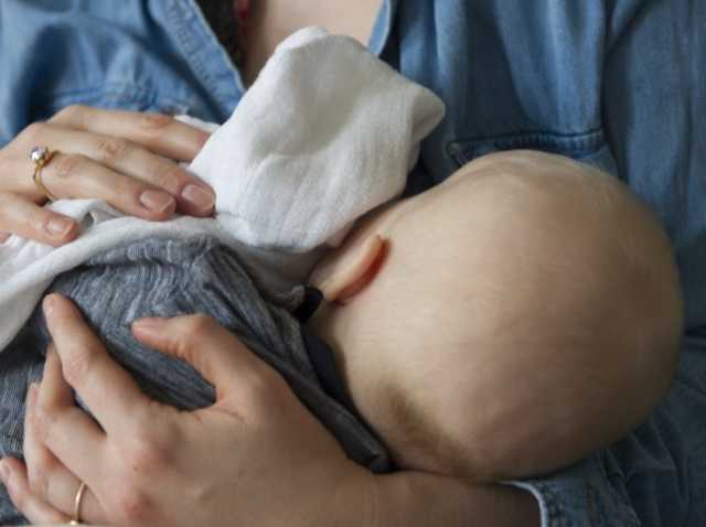 نصائح للأمهات المرضعات للحفاظ على رطوبتهن