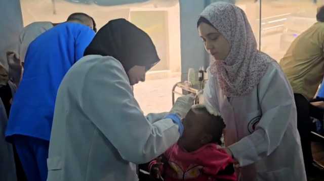 قصف جوي وبحري على غزة والعثور على مقبرة جماعية في خان يونس