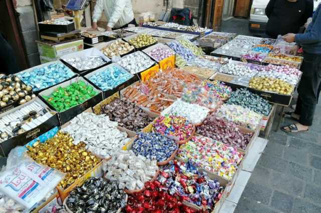 البالة والحلويات المنزلية بديلا.. كيف يستقبل السوريون عيد الفطر في دمشق؟