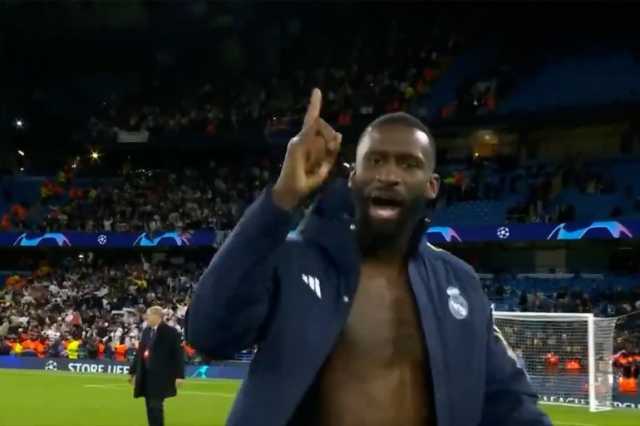 رفع السبابة وردد الله أكبر.. احتفالية روديغر نجم ريال مدريد تخطف الأضواء