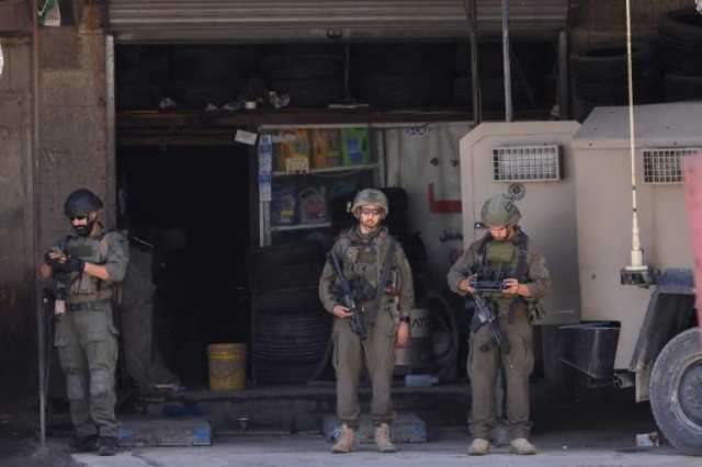 شهيد فلسطيني وقوات الاحتلال تحاصر مخيم طولكرم بعد اقتحامه
