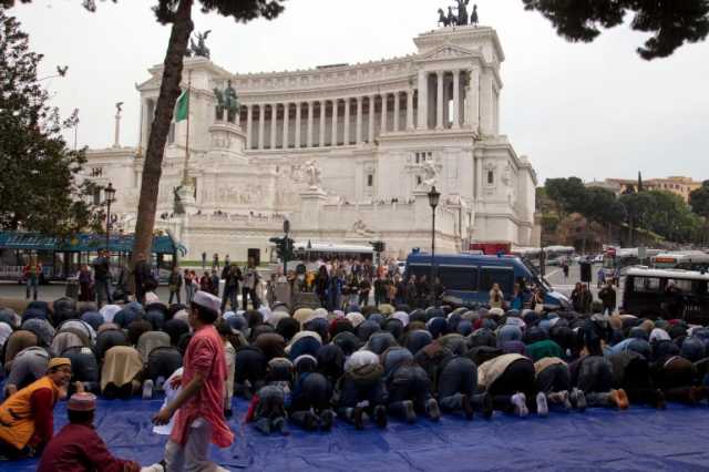 قانون مثير للجدل.. هل تحظر إيطاليا مُصليات المسلمين؟