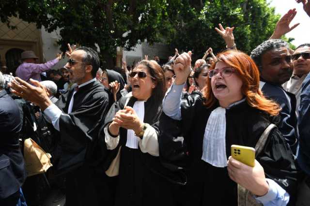 غضب عارم بصفوف المحامين التونسيين بعد تعذيب زميلهم