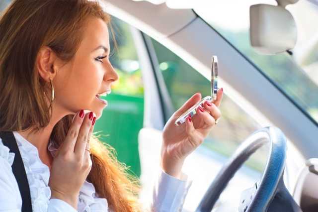 كيف تحافظين على مكياجك في حرارة الصيف؟