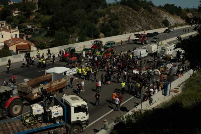 قبيل الانتخابات الأوروبية.. لماذا يقطع المزارعون الحدود بين فرنسا وإسبانيا؟