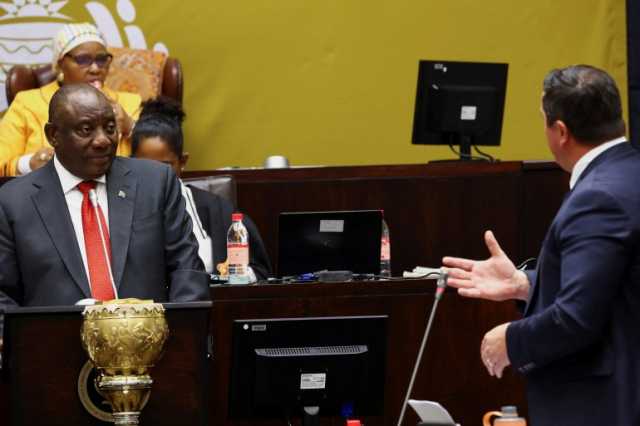 توتر سياسي بجنوب أفريقيا بعد إقالة الرئيس أحد مسؤولي الائتلاف الحاكم