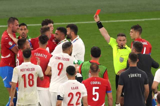 تركيا ضد التشيك في يورو 2024.. رقم قياسي في البطاقات الملونة