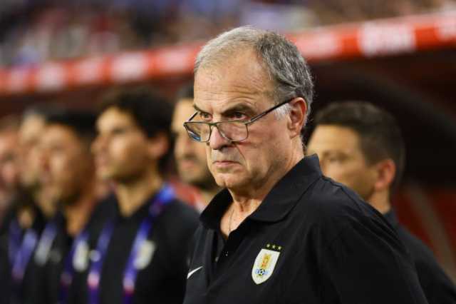 الأرجنتيني بيلسا مدرب منتخب الأوروغواي ينعى مستقبل كرة القدم