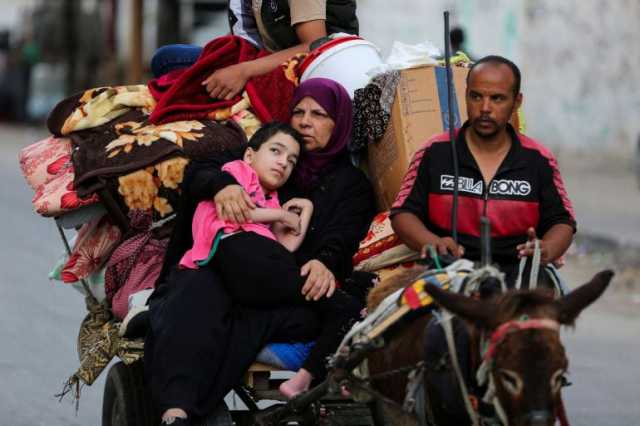 في نزوحهم المستمر.. الغزيون يصطحبون إرث الراحلين وبقايا الذاكرة