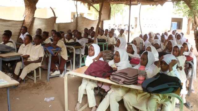 شاهد.. سودانيون يتشبثون بالدراسة في وجه النزوح