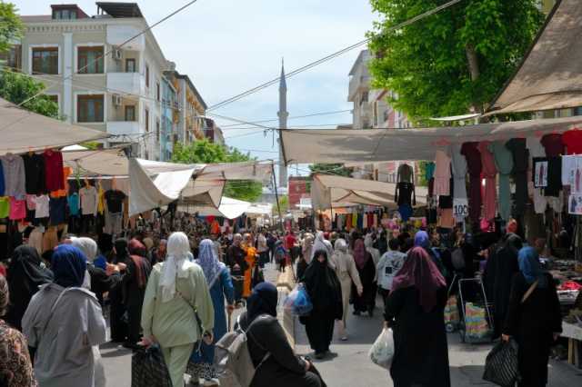 التضخم في تركيا يكسر موجة الصعود بتراجع أكبر من المتوقع