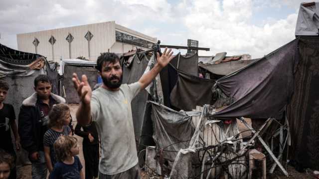 الأمطار تفاقم مأساة السكان في غزة وإسرائيل تمنع إدخال الخيام