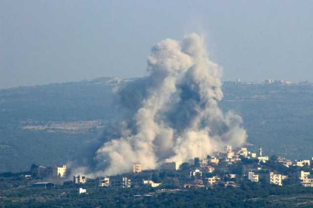 إسرائيل تقصف أهدافا لحزب الله وتغلق طرقا قرب الحدود مع لبنان