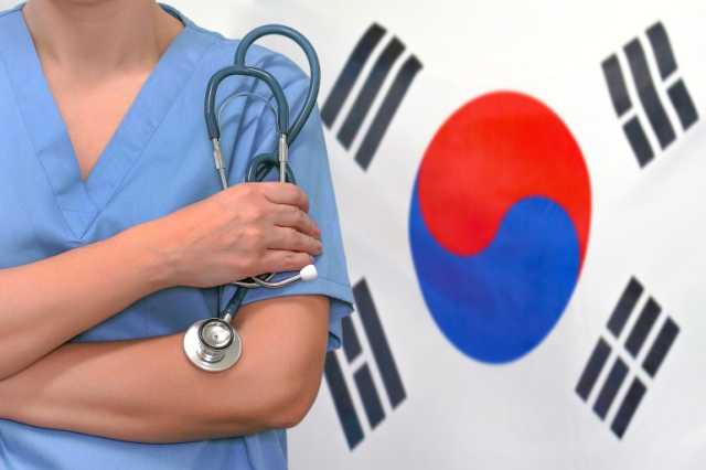 كوريا الجنوبية.. مجموعات طبية تهدد بالإضراب بسبب كليات الطب