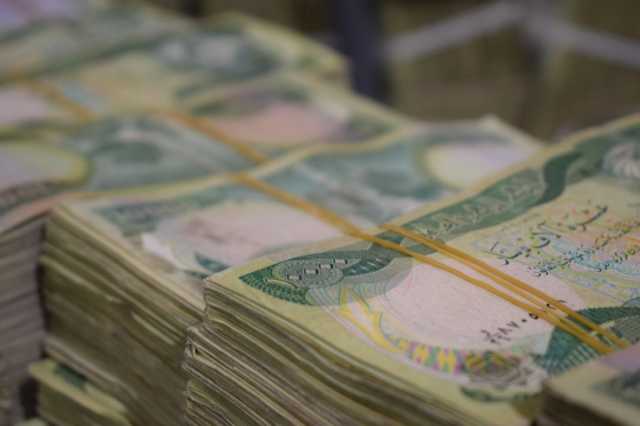 سعر صرف الدينار العراقي مقابل الدولار يرتفع في مستهل الأسبوع
