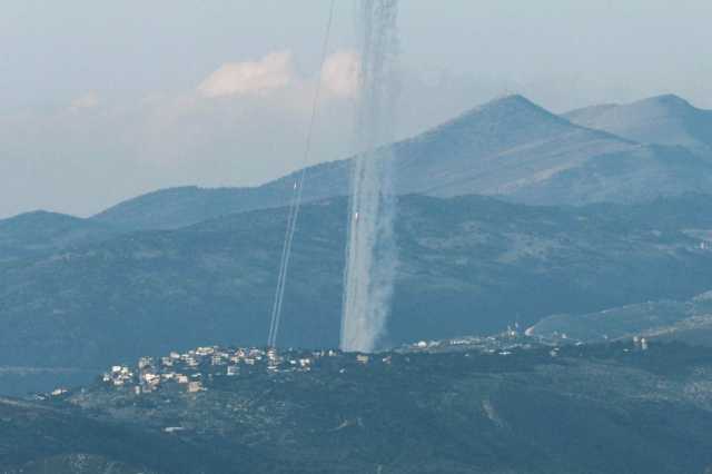 القسام تقصف مقرا عسكريا إسرائيليا برشقة صاروخية كبيرة من لبنان
